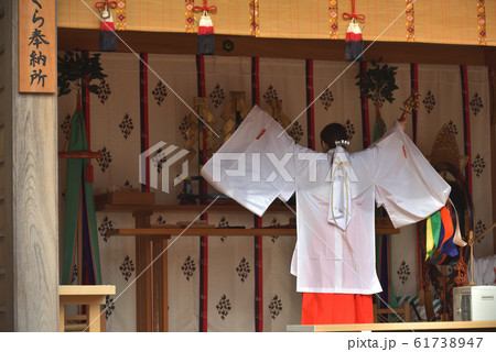 巫女舞 鈴の舞 巫女舞 鈴の舞 61738947