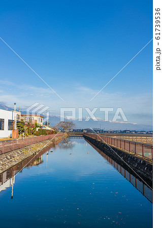 拾ヶ堰：神口橋より撮影：秋　　　安曇野市穂高 61739536