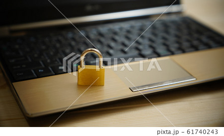 パソコン　セキュリティイメージ 61740243