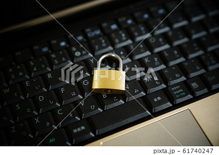 パソコン　セキュリティイメージ 61740247