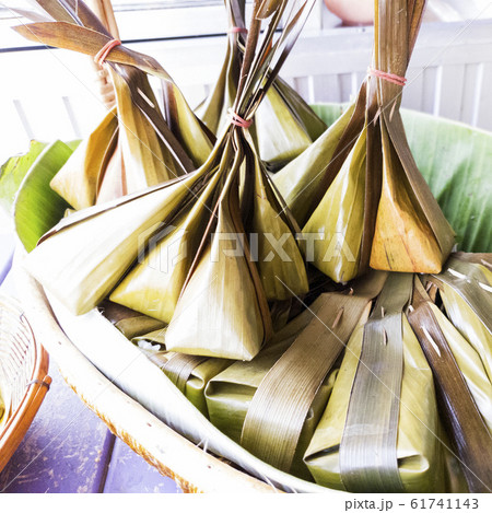 Steamed Flour with sweet coconut Filling / Thai Steamed Flour with sweet coconut Filling / Thai 61741143
