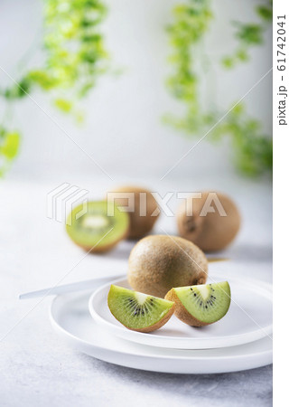 Fresh sweet kiwi Fresh sweet kiwi 61742041