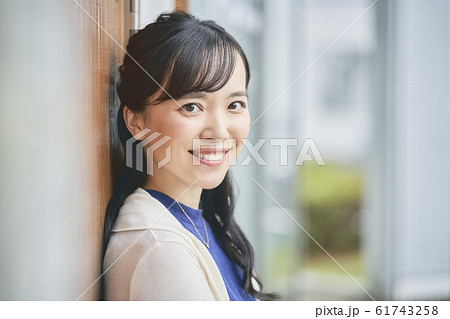 女性 ポートレート 女性 ポートレート 61743258