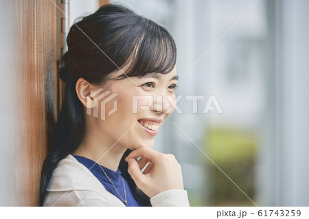 女性 ポートレート 女性 ポートレート 61743259