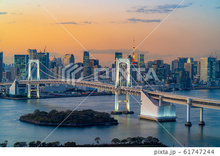 はちたまから見るレインボーブリッジのマジックアワー 【東京都】 はちたまから見るレインボーブリッジのマジックアワー 【東京都】 61747244