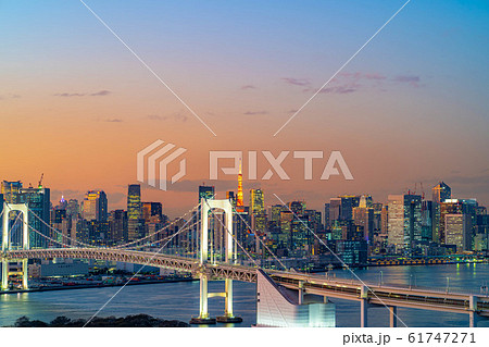 はちたまから見るレインボーブリッジのマジックアワー　【東京都】 61747271