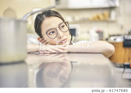 カフェ 調理師 女性 カフェ 調理師 女性 61747680