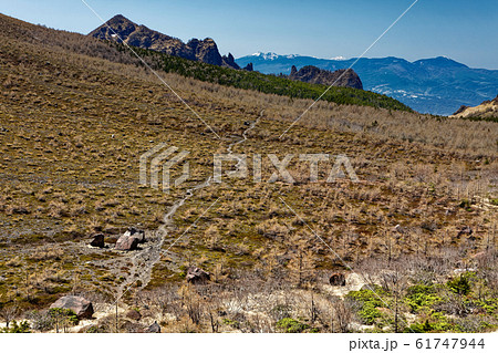 浅間山・賽の河原から見る剣ヶ峰と八ヶ岳 浅間山・賽の河原から見る剣ヶ峰と八ヶ岳 61747944