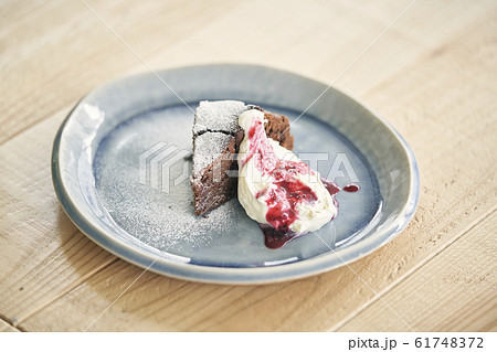 ガトーショコラ　盛り付け 61748372