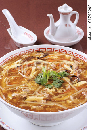 出来立てアツアツの野菜たっぷりの五目ラーメン 61749000