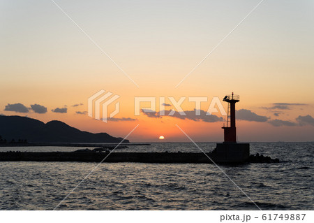 夕陽 灯台 海 夕陽 灯台 海 61749887