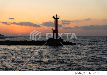 夕陽 灯台 海 夕陽 灯台 海 61749898
