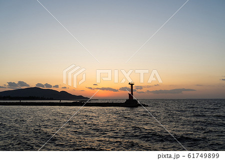 夕陽 灯台 海 夕陽 灯台 海 61749899