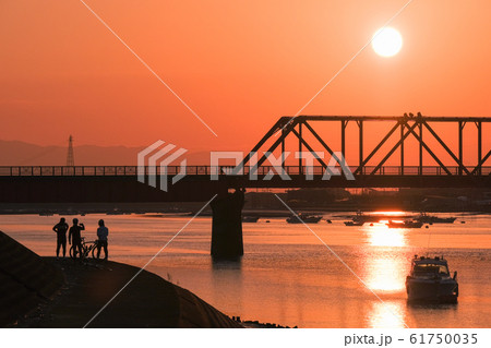 筑後川昇開橋の夕暮れ 筑後川昇開橋の夕暮れ 61750035