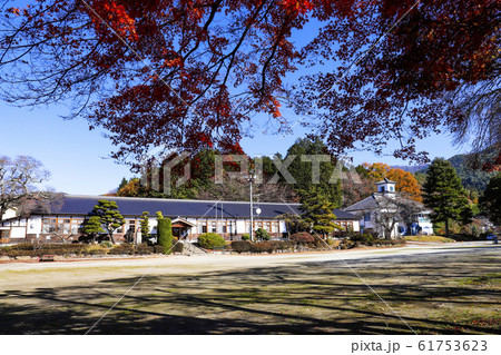 【山梨県北杜市】秋の山梨県指定文化財・津金学校 大正校舎と明治校舎 【山梨県北杜市】秋の山梨県指定文化財・津金学校 大正校舎と明治校舎 61753623