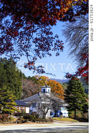 【山梨県北杜市】秋の山梨県指定文化財・津金学校・明治校舎 【山梨県北杜市】秋の山梨県指定文化財・津金学校・明治校舎 61753624
