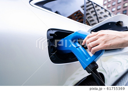 電気自動車　充電スタンド 61755369