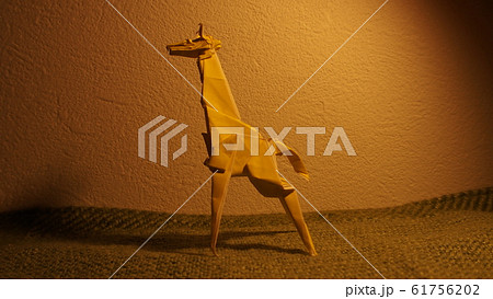 折り紙のキリンの写真素材