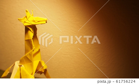 折り紙のキリンの写真素材