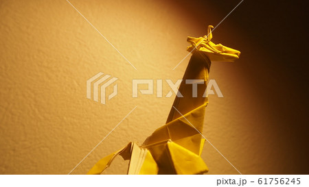 折り紙のキリンの写真素材