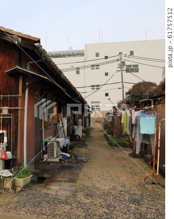 長屋 61757512