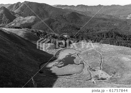 【セピア】秋の曽爾高原 61757844