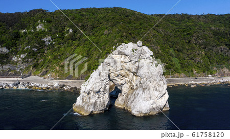 ドローン撮影による和歌山中紀の白崎海岸、白崎海洋公園 61758120
