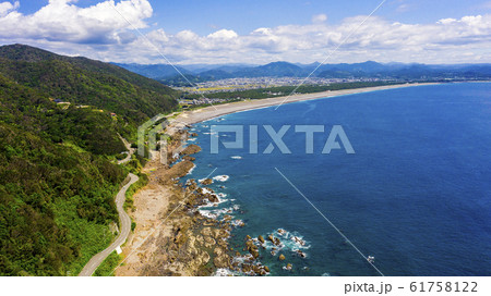 ドローン空撮による美しい和歌山中紀の煙樹ヶ浜 ドローン空撮による美しい和歌山中紀の煙樹ヶ浜 61758122
