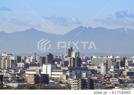 愛知県　名古屋市都市景観　鈴鹿山脈の山並み 61758960