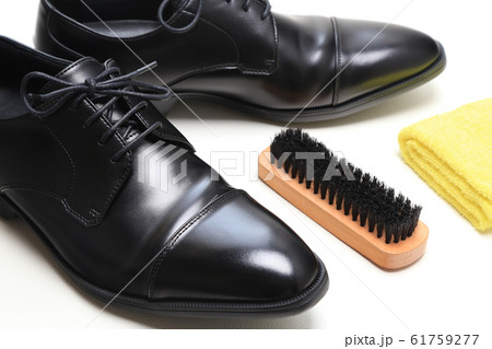 革靴　手入れ　イメージ 61759277