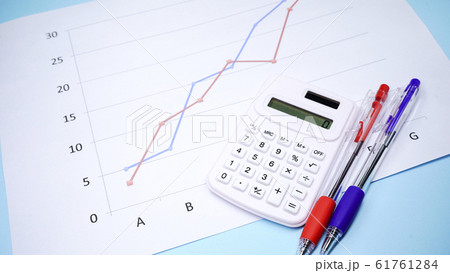 グラフ　ビジネス書類　イメージ 61761284