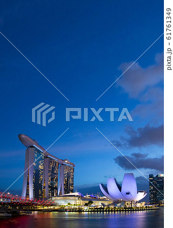 シンガポール マリーナ ベイ サンズ 夜景の写真素材
