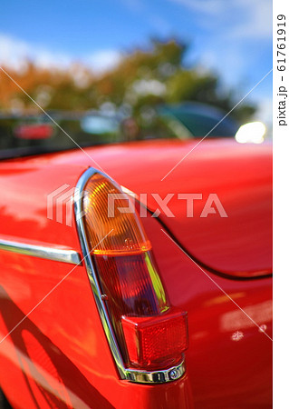赤いオープンカー 赤いオープンカー 61761919