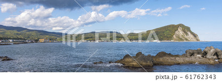 北海道余市町モイレ岬よりシリパ岬を望む 61762343