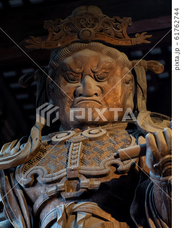 東大寺大仏殿 広目天像立像 正面アップ 東大寺大仏殿 広目天像立像 正面アップ 61762744