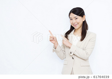 30代 ビジネスウーマン 30代 ビジネスウーマン 61764039