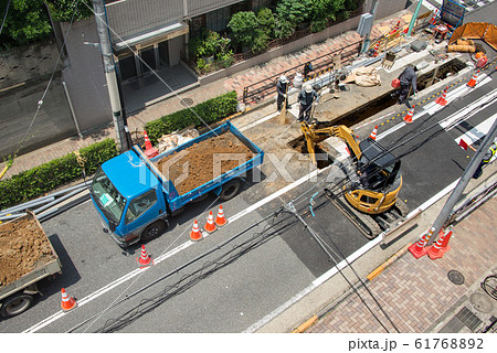 道路工事現場 61768892