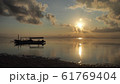 バリ島　サヌールの朝 61769404