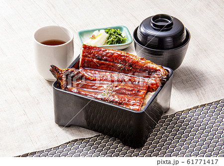 うな重　鰻料理　うなぎの蒲焼き　和食　 61771417