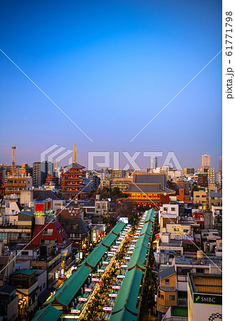 日本の東京都市景観 浅草寺などを望む 日本の東京都市景観 浅草寺などを望む 61771798