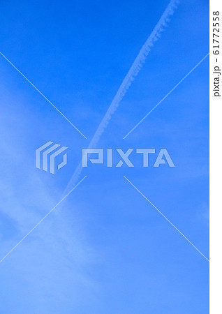 青空・飛行機雲(岩瀬浜海水浴場/富山県富山市岩瀬) 青空・飛行機雲(岩瀬浜海水浴場/富山県富山市岩瀬) 61772558