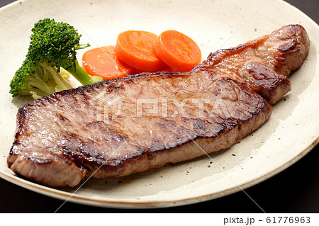サーロインステーキ 和皿 サーロインステーキ 和皿 61776963