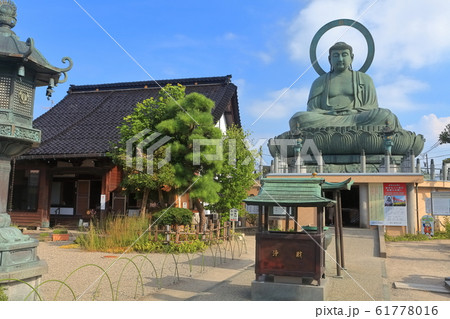 【富山県】晴天下の高岡大仏 61778016