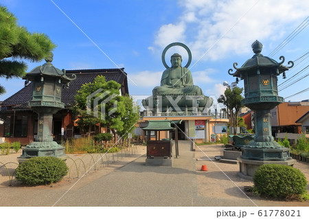 【富山県】晴天下の高岡大仏 61778021