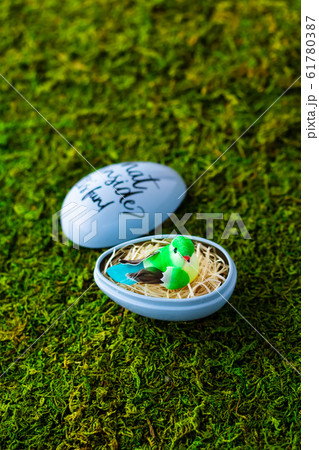 ティン缶のイースターエッグ 61780387