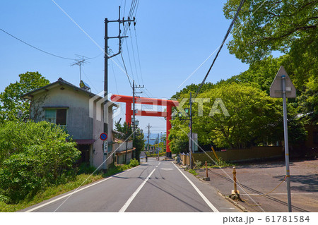 茨城の筑波山神社大鳥居を神社側から見る 茨城の筑波山神社大鳥居を神社側から見る 61781584