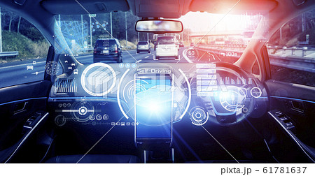 自動運転　コックピット 61781637