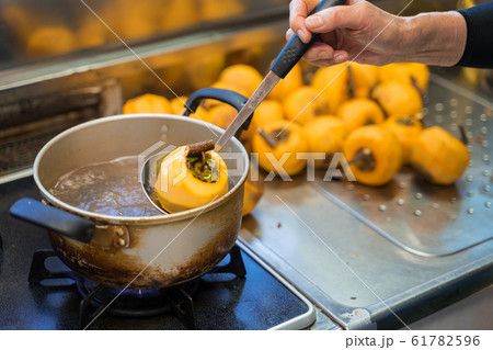 渋柿の煮沸消毒 61782596