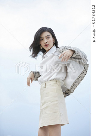 空抜けのファッションポートレート 61784212