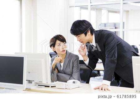 ビジネス オフィス ビジネスマン ビジネス オフィス ビジネスマン 61785895